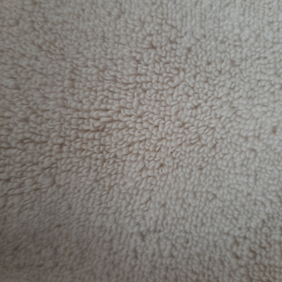 Home Treasures Izmar Face Towels Candlelight (set of 3) - Picture 5 of 13